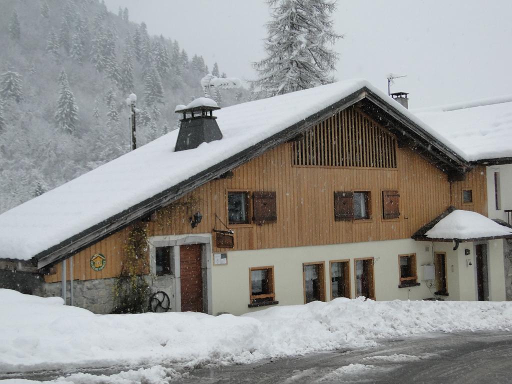 Gite Des Moulins Samoens Exterior photo